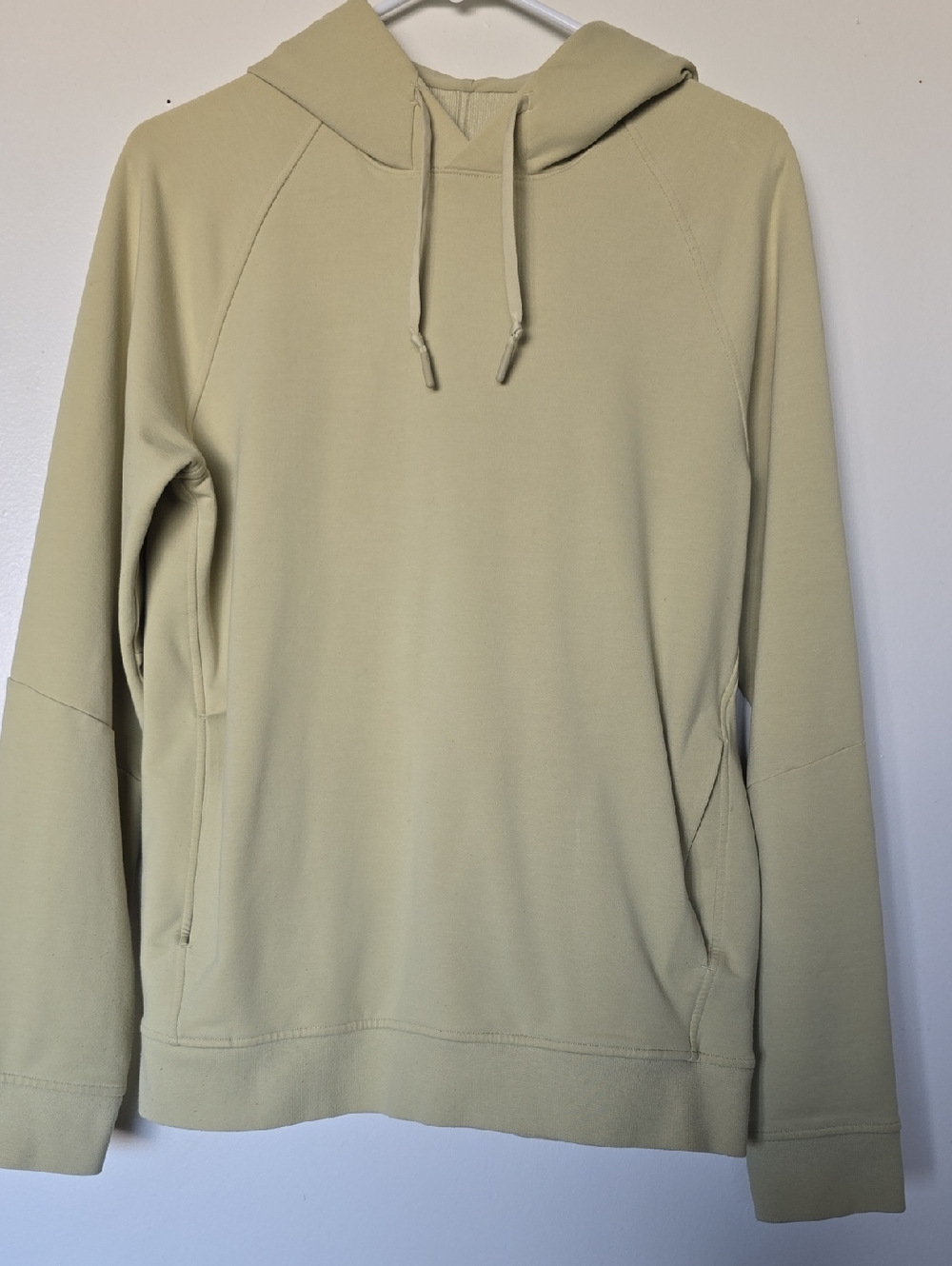 lululemon athletica Men's Lightweight Hooded Pullover - Pale Sage